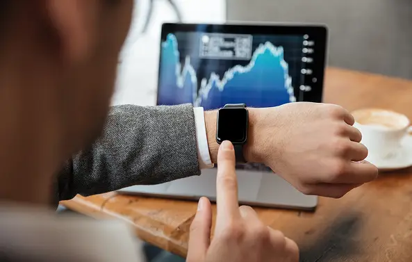 Active work duration being recorded automatically against the selected task